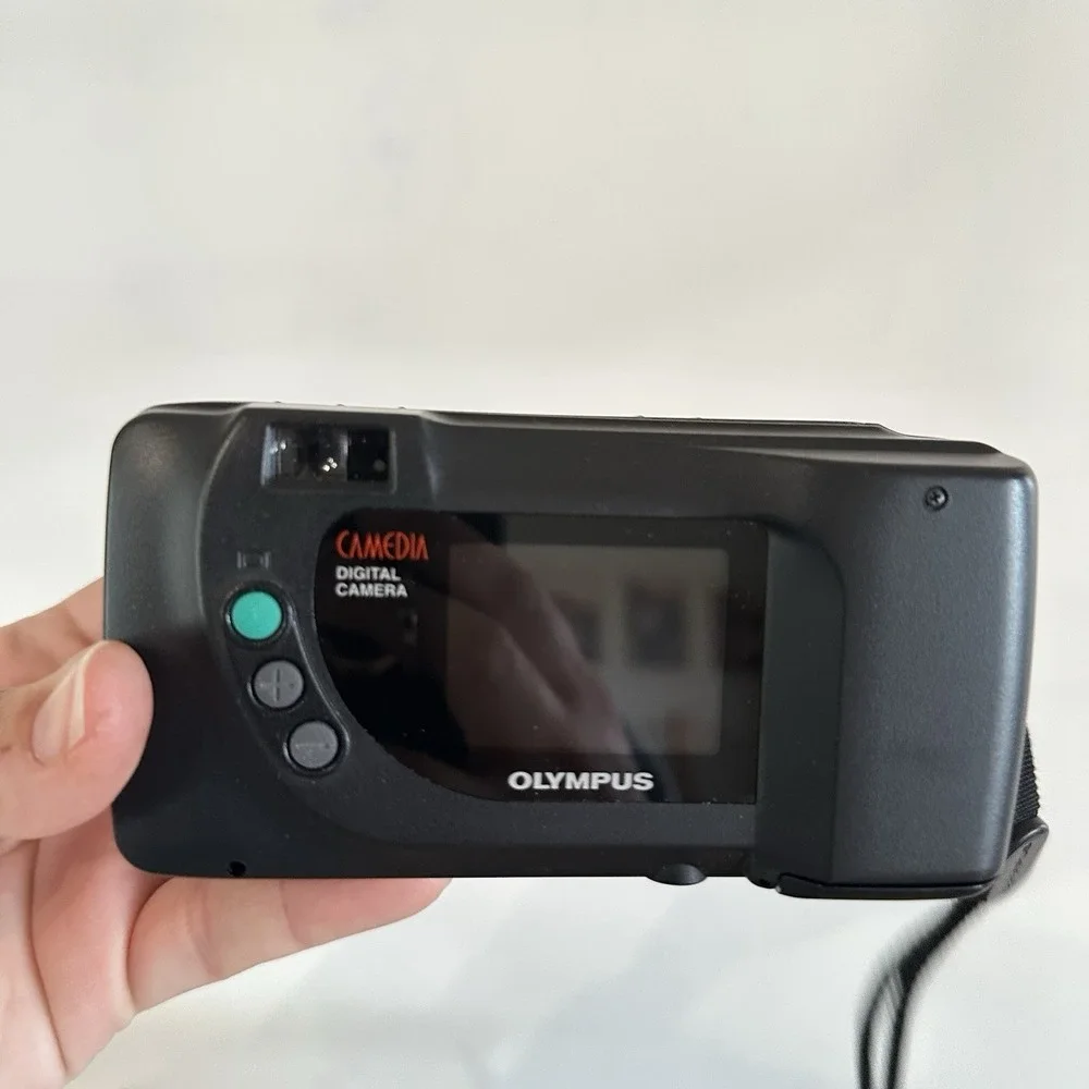 EUC Olympus Digital Camera Filmless D-360L 1.3 Megapixel Silver Tested‎